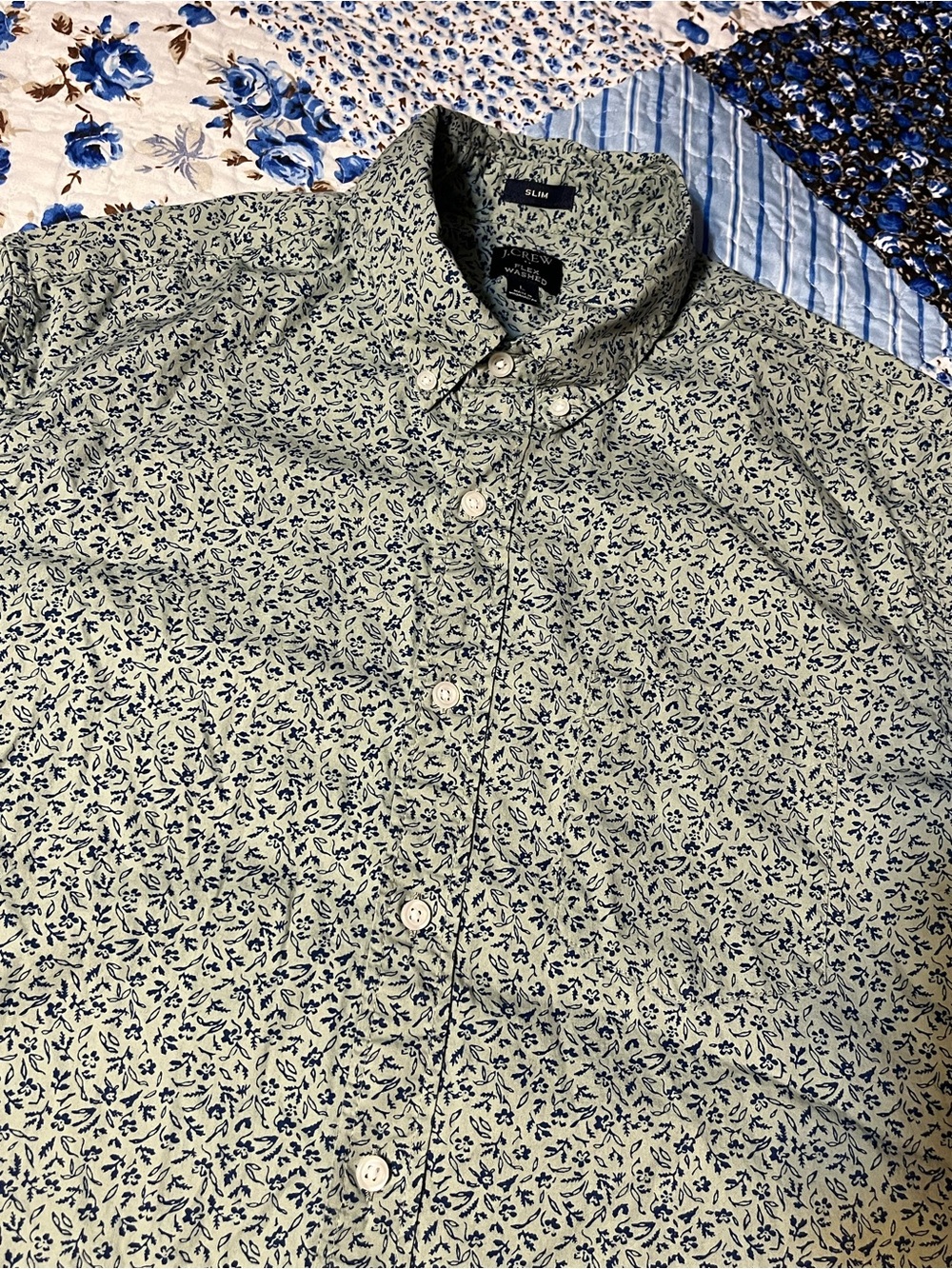 J. Crew Slim Button-Down Shirt in Light Green with Navy Floral Mens Large